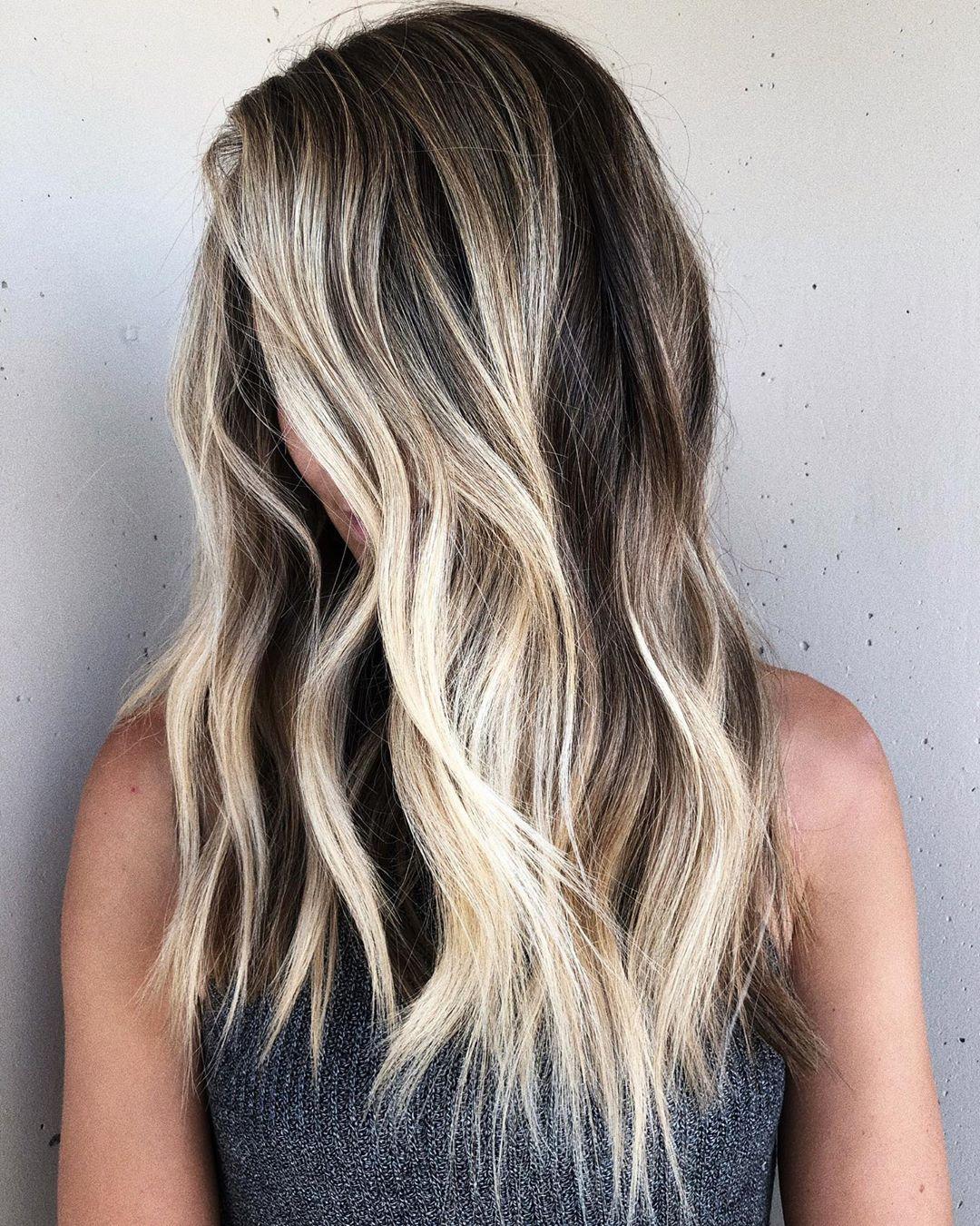 Embrace the golden glow with this stunning blonde hairstyle, where soft highlights elevate the rich dark base for a beautifully blended look! ✨💇‍♀️ #BlondeGoals #HairInspo