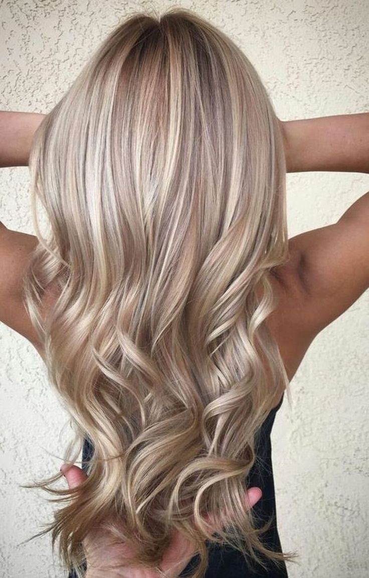 Effortlessly chic and full of volume, this blonde hairstyle radiates confidence and style. Perfect for any occasion!