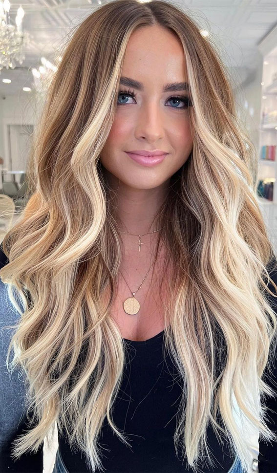 Embrace the sun-kissed vibes with this stunning blonde hairstyle, perfect for adding a touch of summer radiance to any look!" ☀️✨ #BlondeGoals #SummerVibes