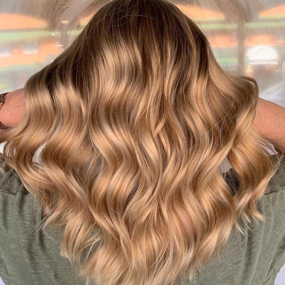 Radiating warmth and shine, this stunning blonde hairstyle effortlessly combines elegance with a touch of playful flair. Perfectly tousled waves make every day a good hair day! ✨🌟 #BlondeGoals #HairInspo